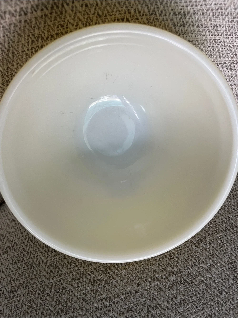 Vintage Pyrex yellow nesting bowl 1.5 PT number 401 like new condition